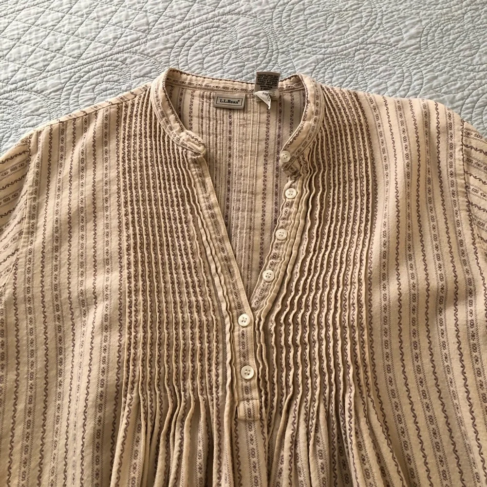 Vintage LL Bean Dobby pintuck nightgown. Size large. - Picture 3 of 8